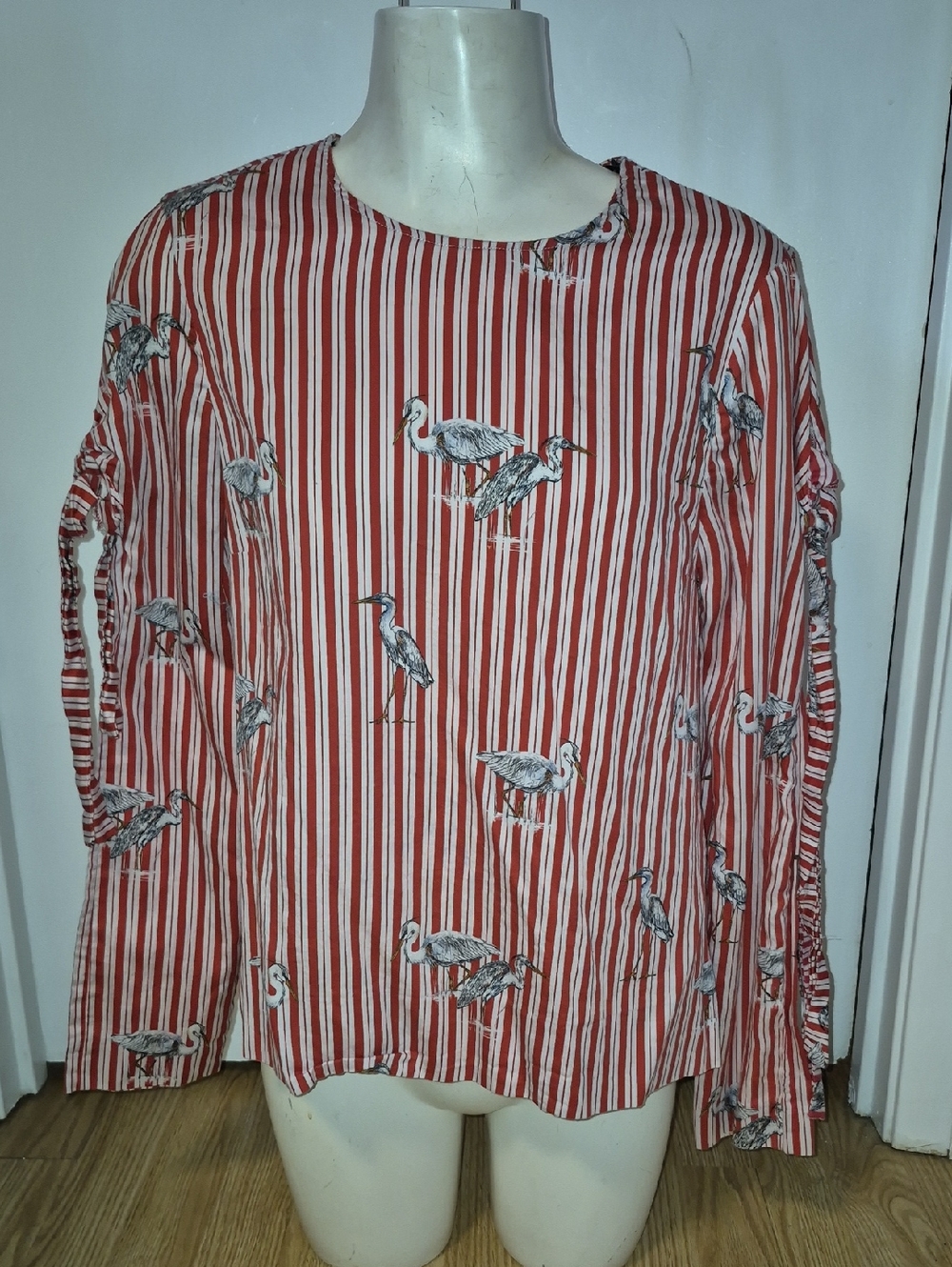 💥5/35 Zara Red and White Striped Bird-Accent Blouse Size S - Picture 1 of 4
